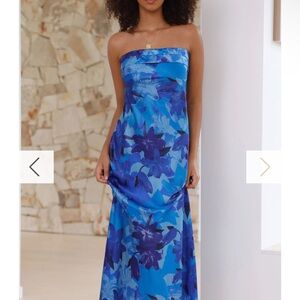 Miya Maxi Dress - Blue Floral
6 / Blue Floral